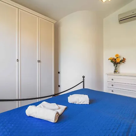 Appartamento In 34428 Cala Gonone